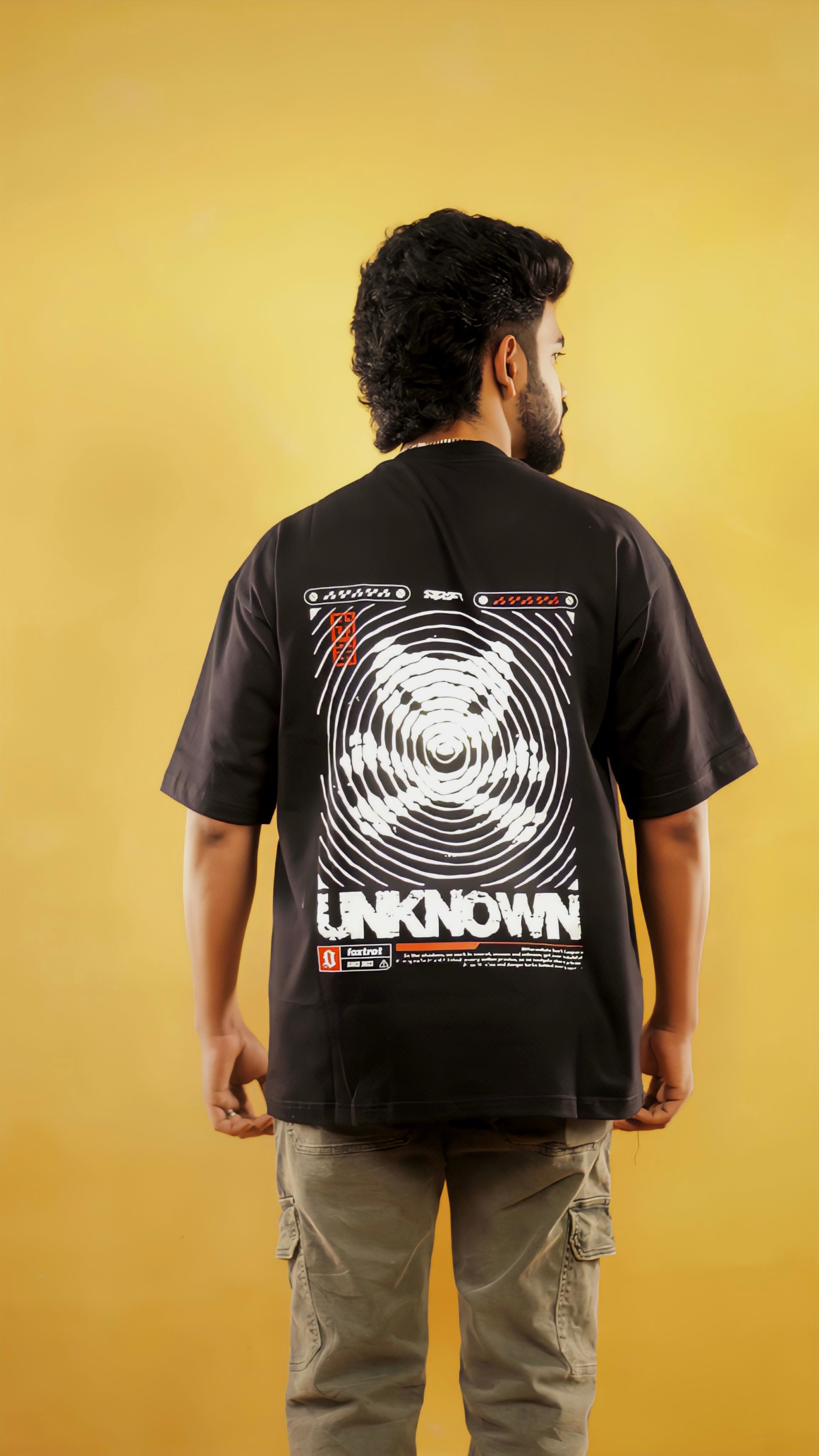 T-SHIRT OVERSIZE OF UNKNOWN